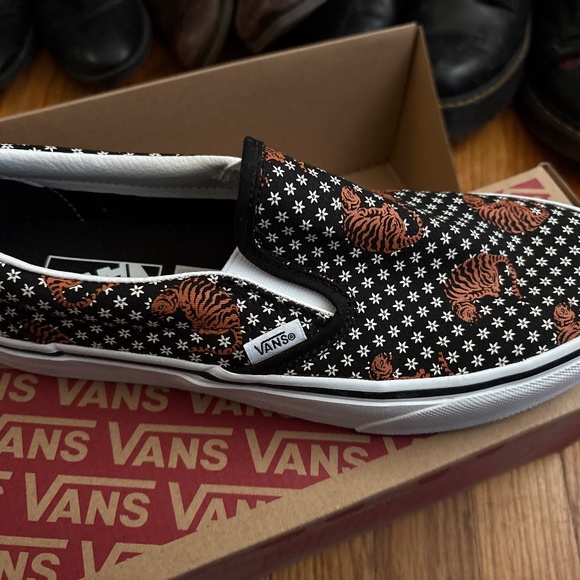 Vans Tiger Slip On - Picture 1 of 3